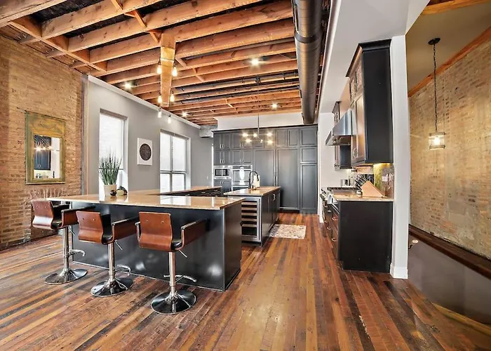 Mid-century Gem Steps From United Center Chicago