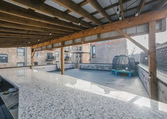 Mid-century Gem Steps From United Center Hotel 4*