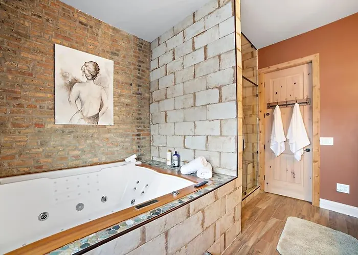 Hotel Mid-century Gem Steps From United Center 4*