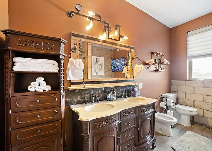 Mid-century Gem Steps From United Center 4* Chicago