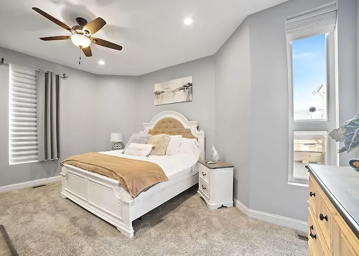 Mid-century Gem Steps From United Center 4*