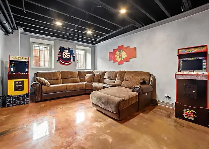 Mid-century Gem Steps From United Center 4* Chicago
