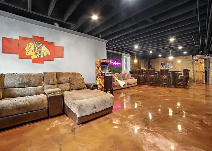 Mid-century Gem Steps From United Center 4* Chicago