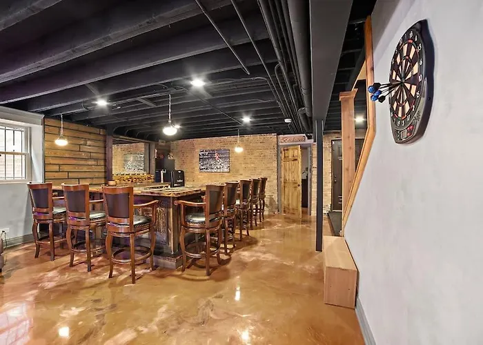 Mid-century Gem Steps From United Center 4* Chicago