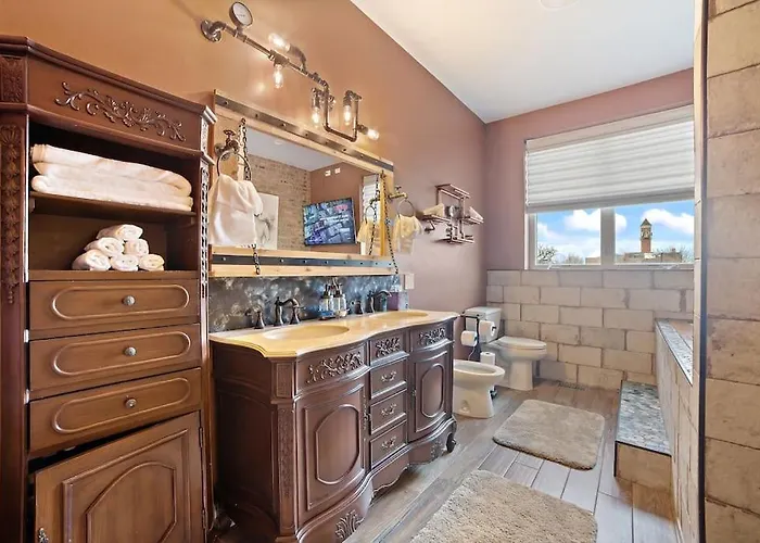 Mid-century Gem Steps From United Center 4* Chicago