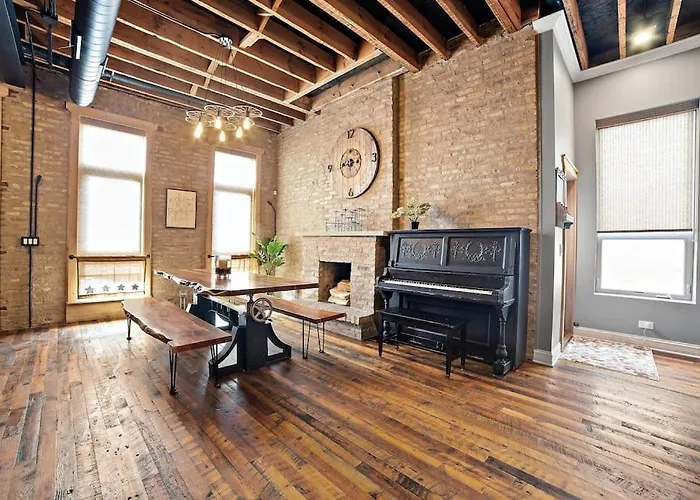 Mid-century Gem Steps From United Center 4*