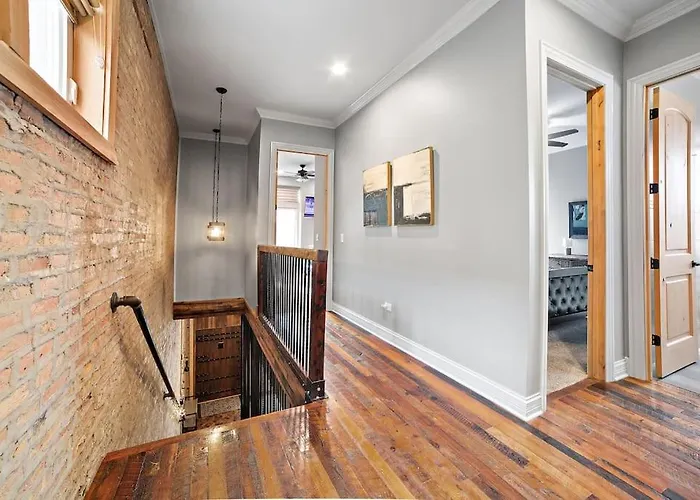 Mid-century Gem Steps From United Center 4*