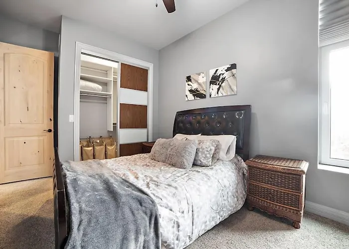 Hotel Mid-century Gem Steps From United Center