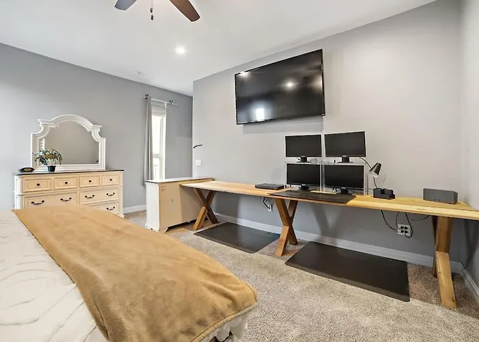 Mid-century Gem Steps From United Center Hotel 4*
