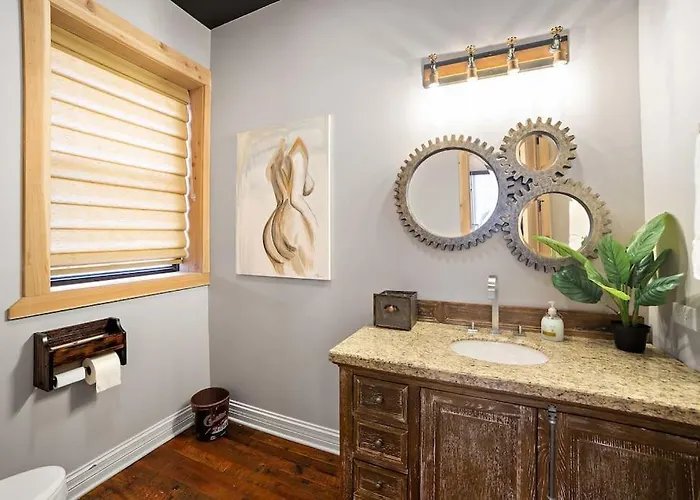 Mid-century Gem Steps From United Center 4* Chicago