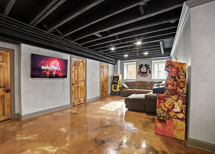Mid-century Gem Steps From United Center 4*