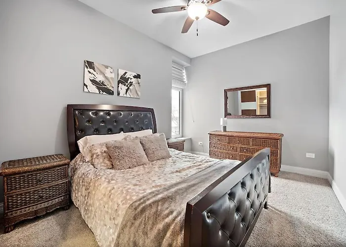 Mid-century Gem Steps From United Center Hotel
