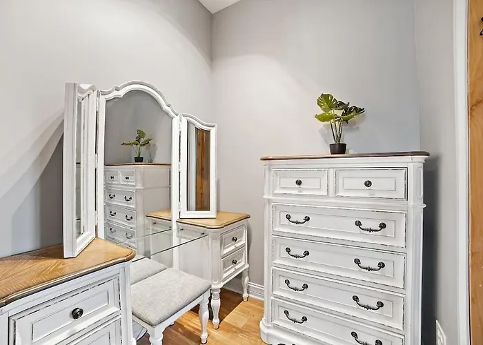 Mid-century Gem Steps From United Center 4* Chicago