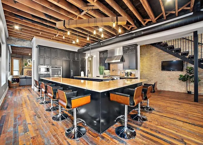 Mid-century Gem Steps From United Center 4* Chicago
