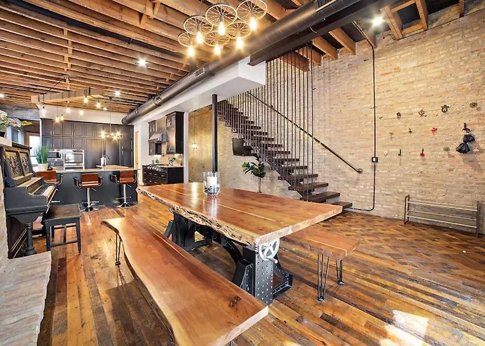 Mid-century Gem Steps From United Center 4*